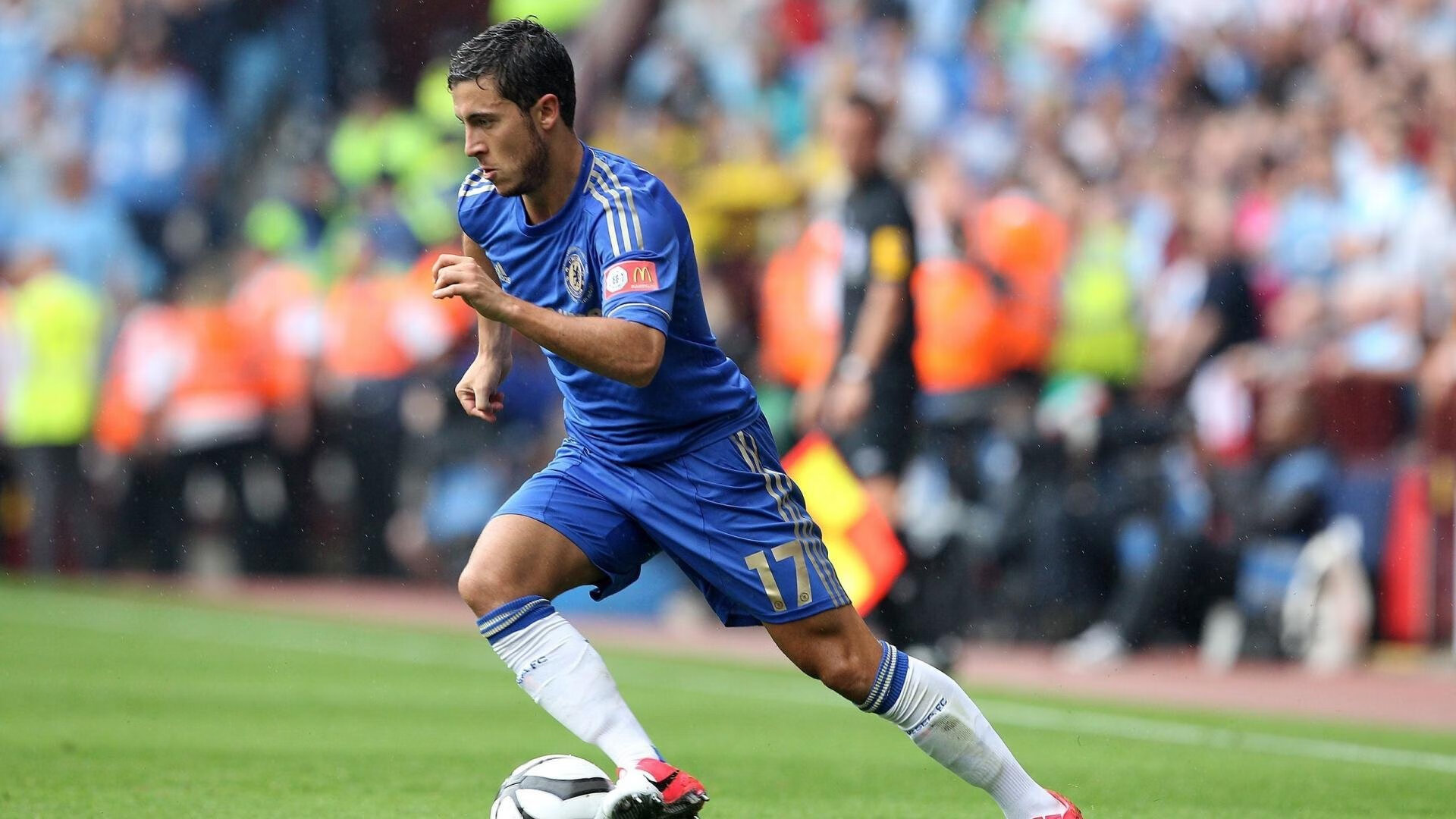 “激烈战役：球迷热血沸腾的最新精彩对决”，激烈战斗是什么意思