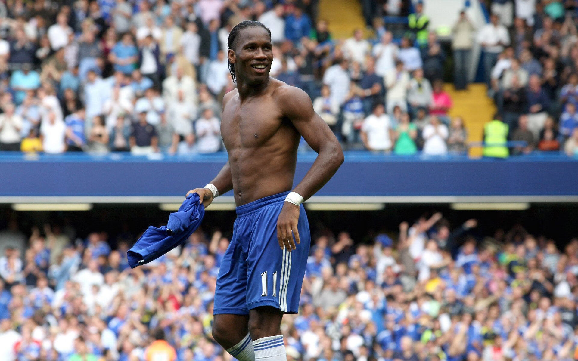 球迷热议:今年总冠军归属谁?,2021今年总冠军是哪个球队